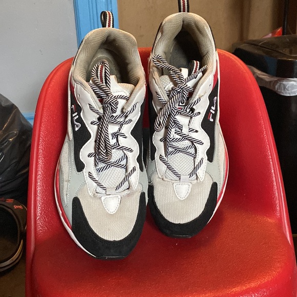 Filas - Picture 2 of 3